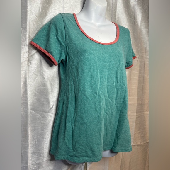 LuLaRoe Tops - Lularoe classic T